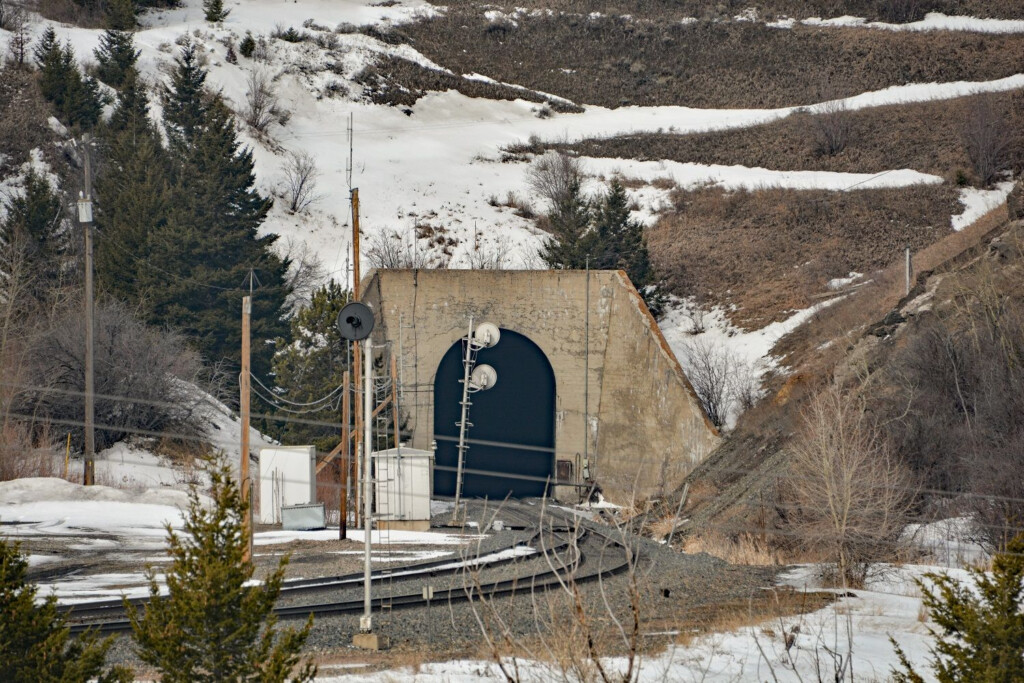 Bridgehunter MRL Bozeman Tunnel