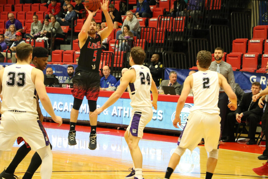 Flyers Fall To Truman State In GLVC Quarterfinals Lewis University 