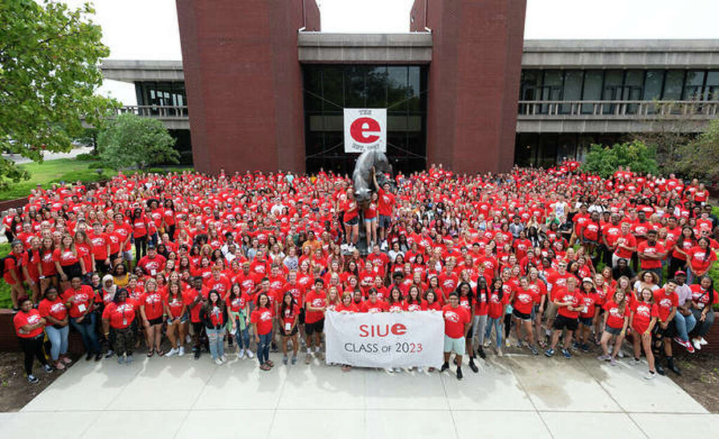 Cougar Parade Welcomes SIUE Students