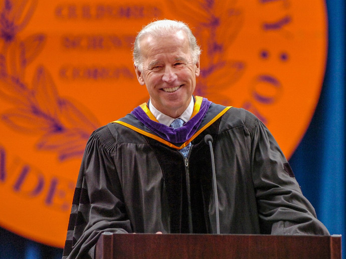 Joseph R Biden Jr L 68 Becomes First Syracuse University Alumnus 